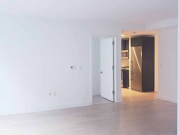 4th image of 535 W 43rd St #5H