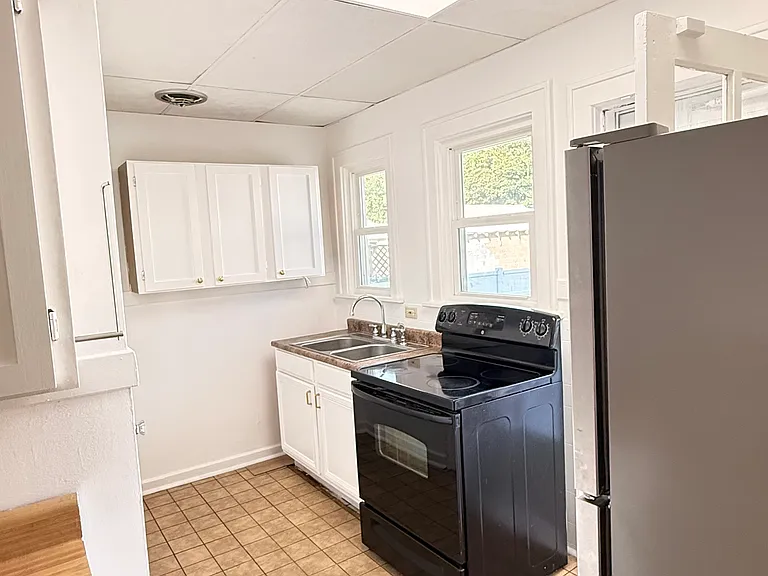 53 Fleetwood Ave — Photo 9
