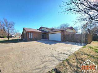 1518 E Johnson St, Garden City, KS 67846