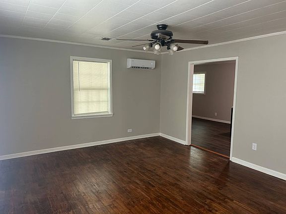 4th image of 1004 Clayton St