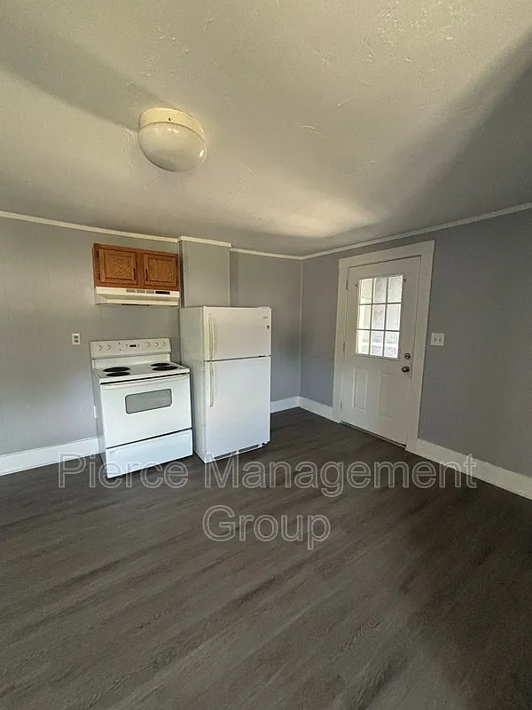 1 bed, 1.0 bath, $1,600 — Photo 3