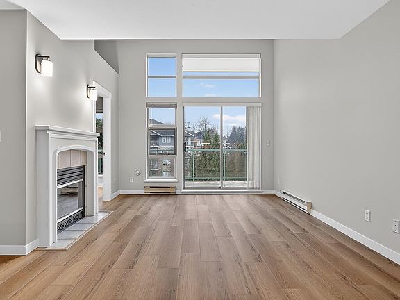 3rd image of 301 Maude Rd #401