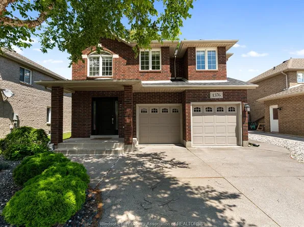 1376 Lakeview Ave, Windsor, ON N8P 1P1
