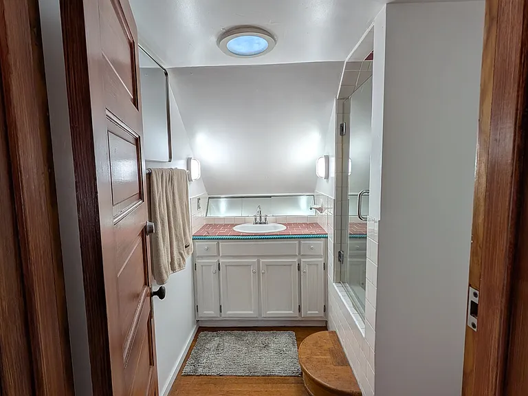 826 S Burlington Ave — Photo 4