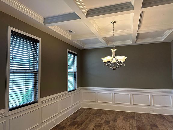 5th image of 5233 Debut Ave