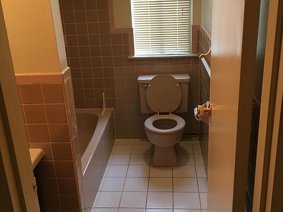 5th image of 606 Knollwood Dr