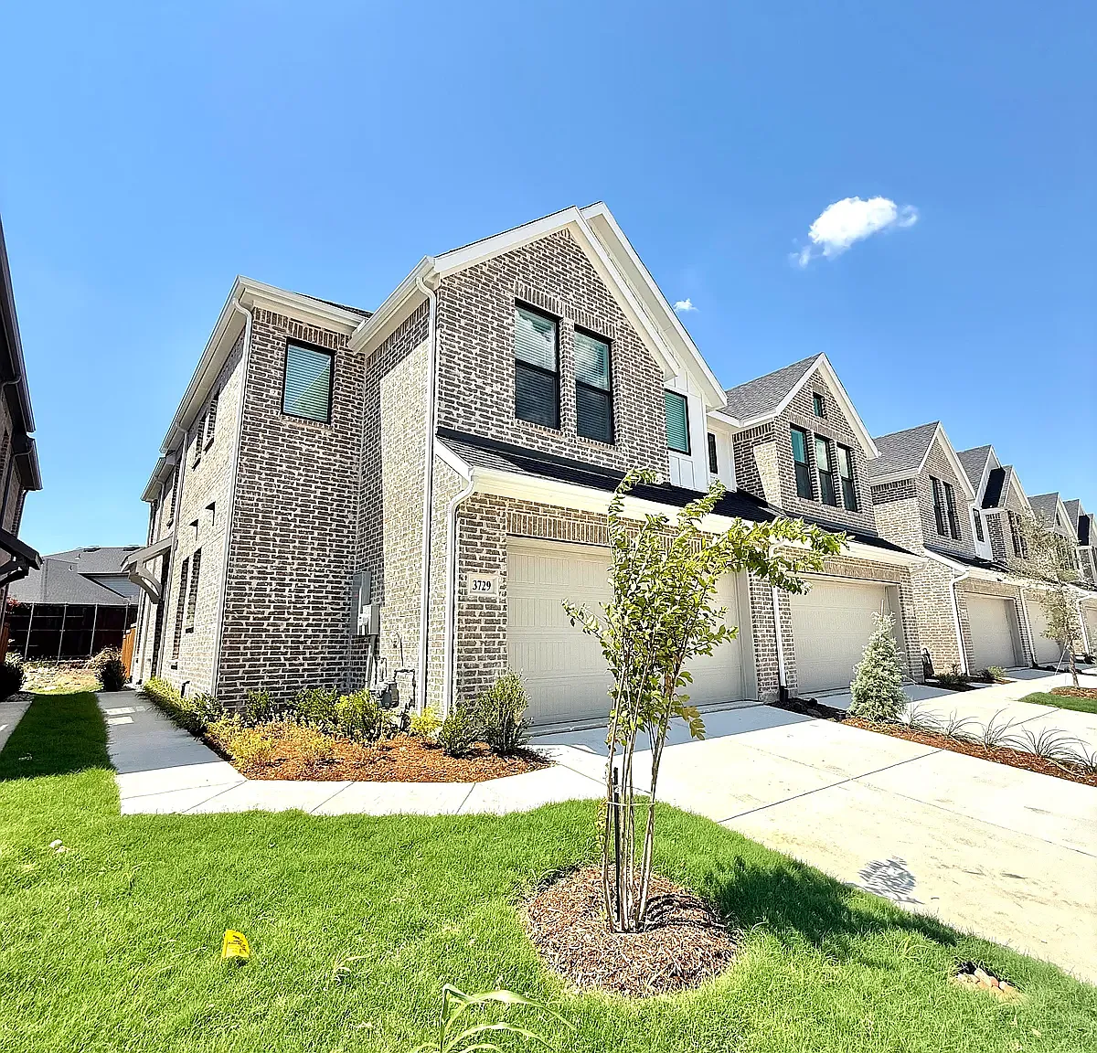 4 bed, 2066 sqft, $3,400 — Photo 2