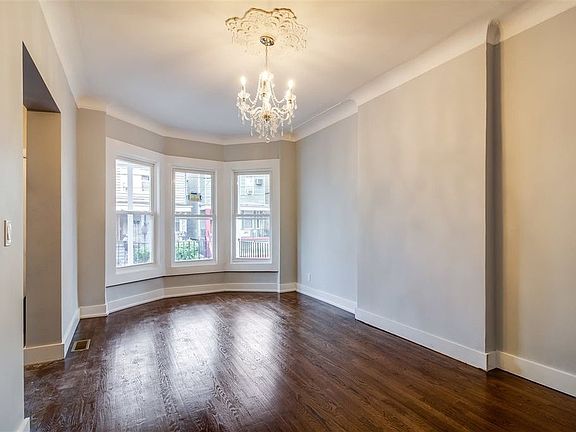 5th image of 237 Clinton Ave
