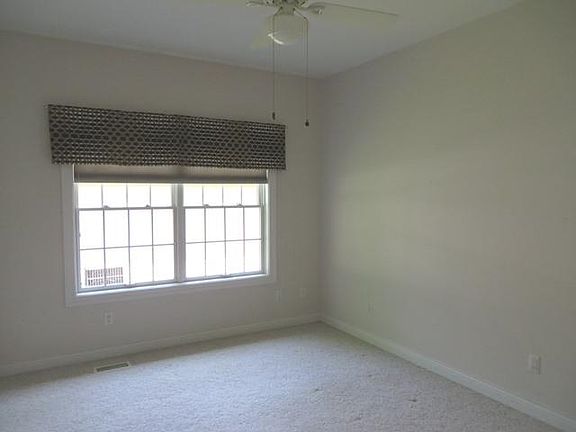 2nd image of 909 Evergreen Dr