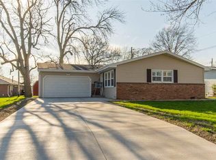 215 S Washington St, Lincoln, IL 62656