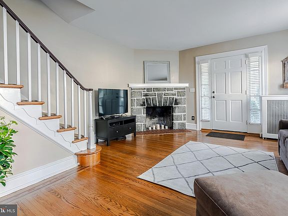 2nd image of 725 Collenbrook Ave