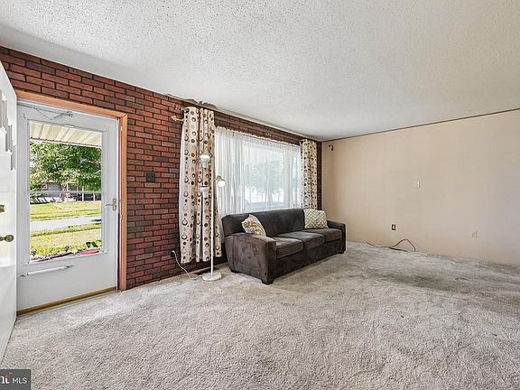 3rd image of 1027 Hilary Ave