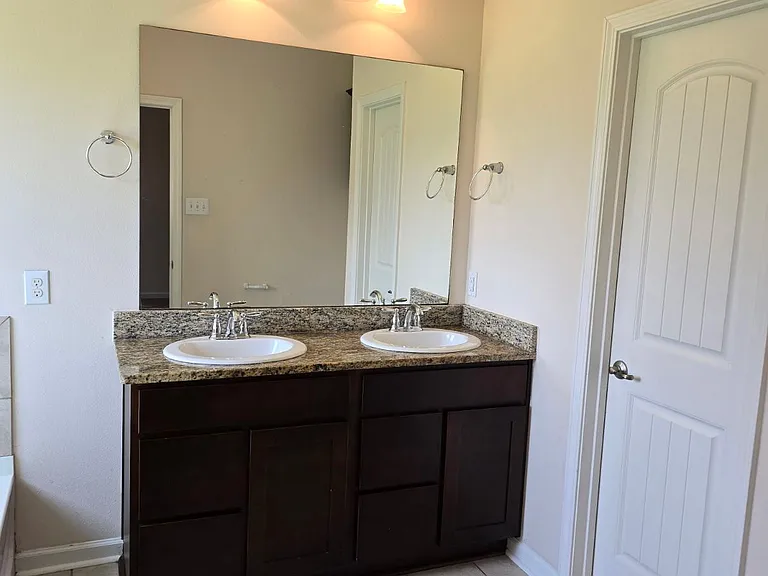 112 Garden Oaks Ave — Photo 8