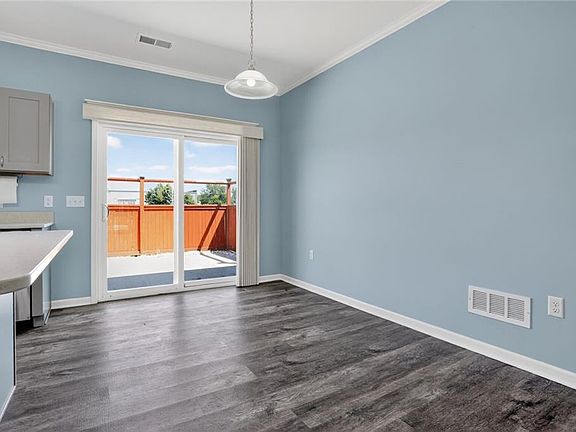 5th image of 1312 Villa Ln