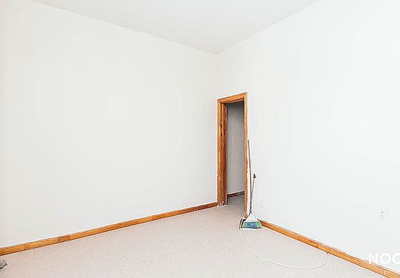 5th image of 206 Scholes St APT 3