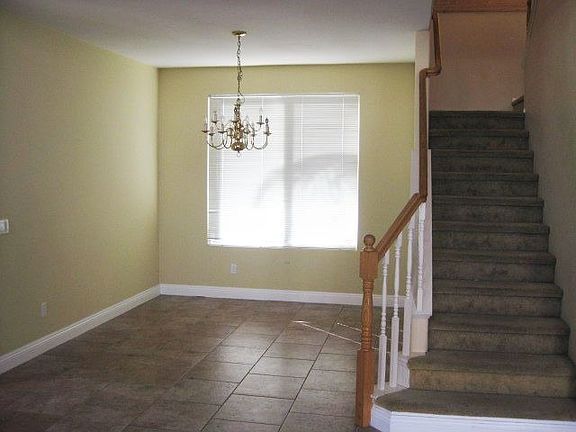 5th image of 627 Shenandoah Ave