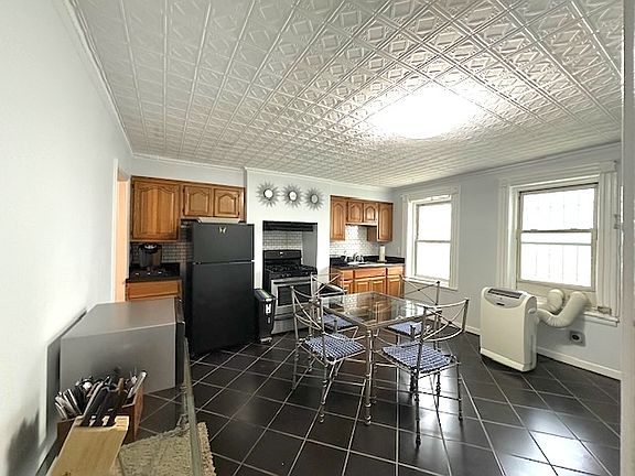 5th image of 439 Macon St #1