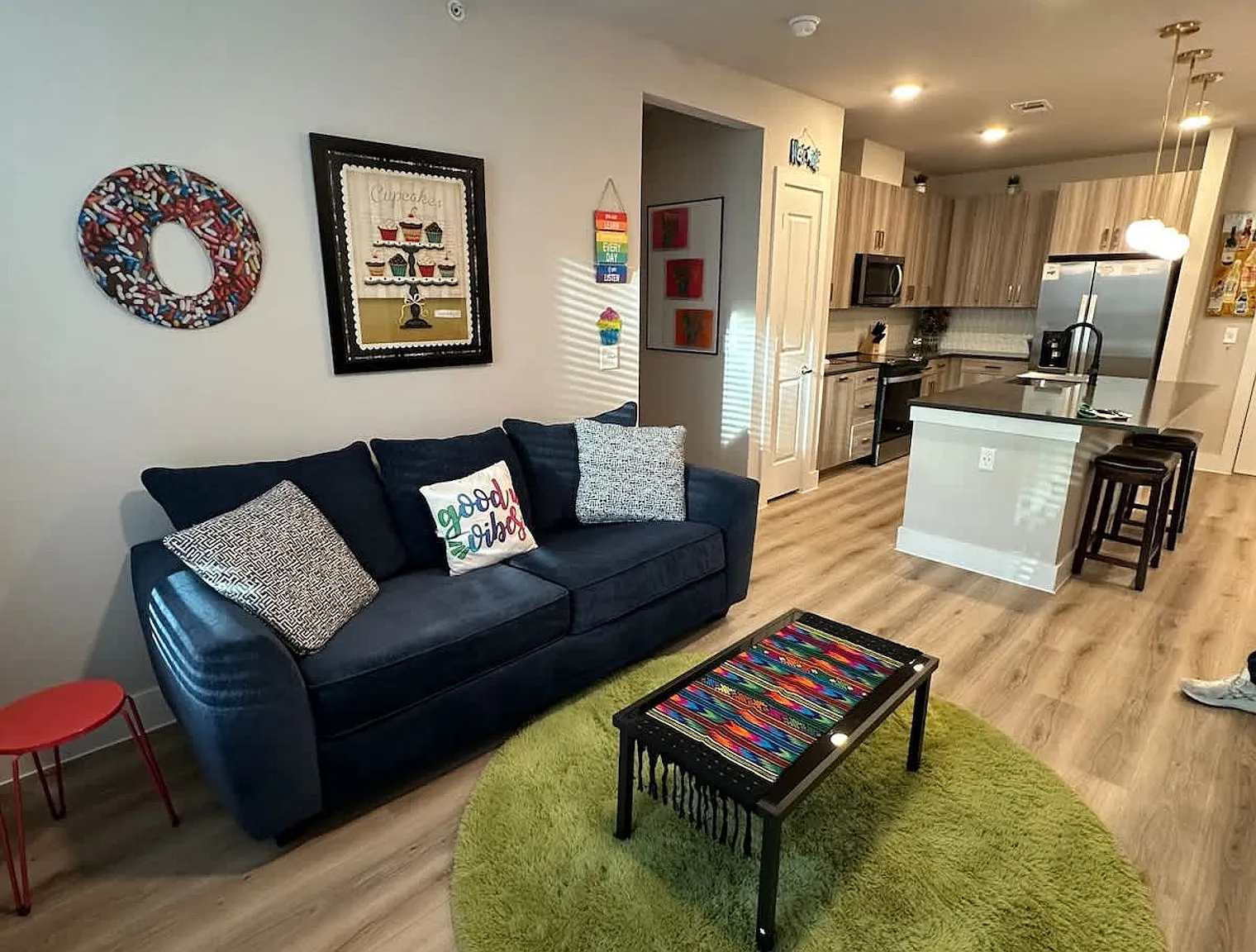 2 bed, 2.0 bath, 893 sqft, $3,353 — Photo 2