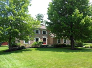 2910 Whispering Pines Dr, Canfield, OH