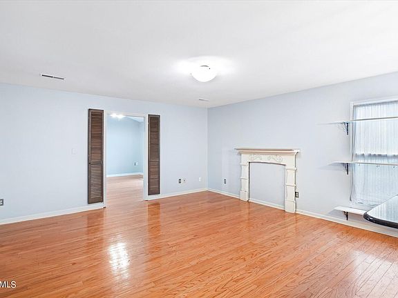 5th image of 1704 Woodrow Dr
