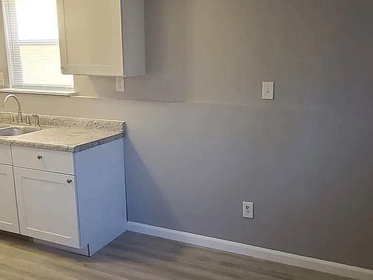 100 Sanders Ct #4 — Photo 5
