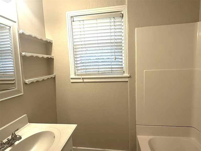 4718 Normandy Rd — Photo 6