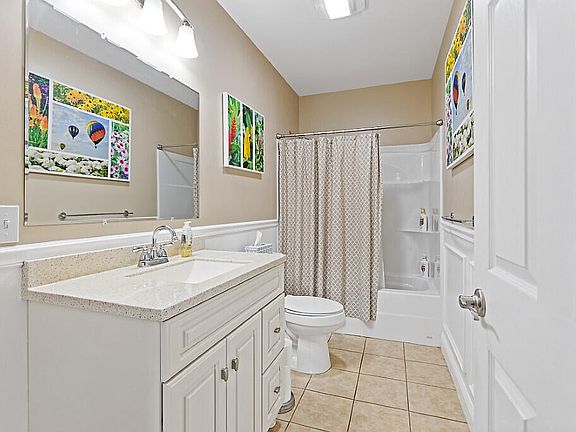 4th image of 19 Fieldstone Drive