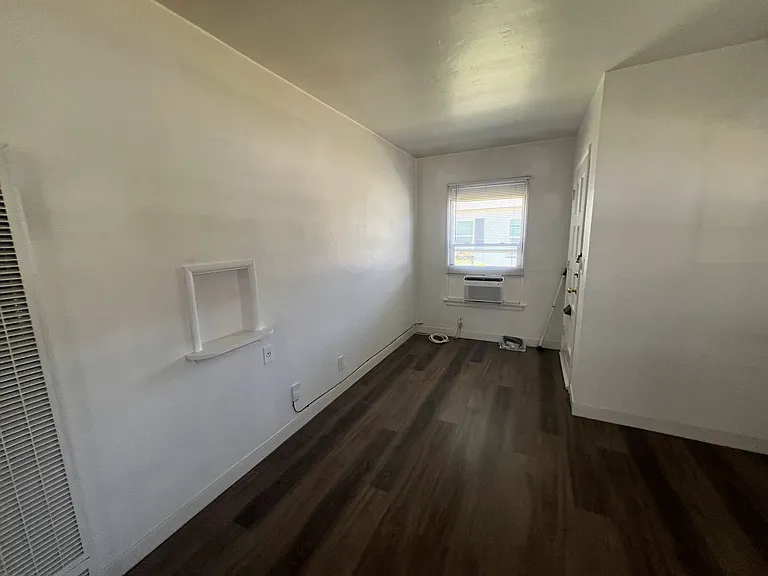 635 W Commonwealth Ave #A — Photo 28