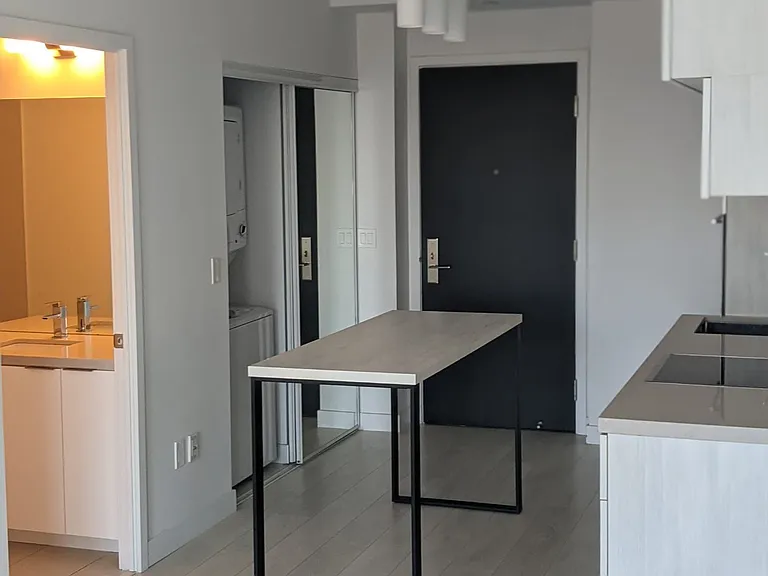 8 Eglinton Ave E #1410 — Photo 2