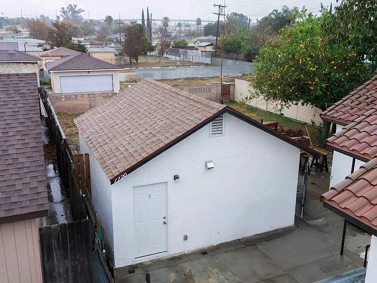 1718 Fairmount Blvd — Photo 7