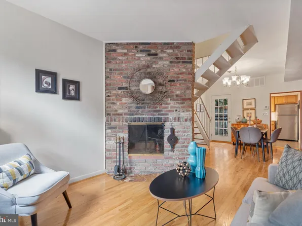 702 9th St SE, Washington, DC 20003