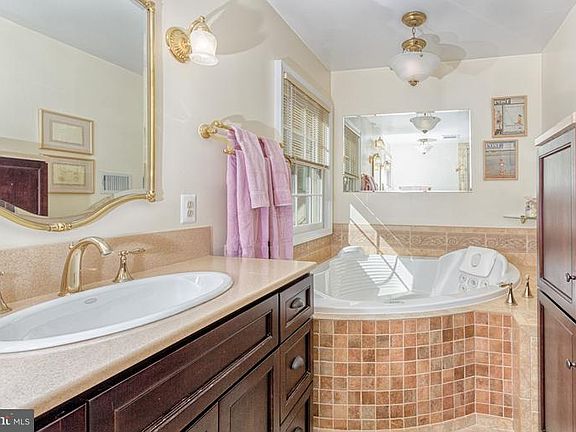 2nd image of 4415 Galesbury Ln