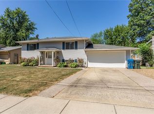 816 Hollywood Ave, Sheffield Lake, OH 44054