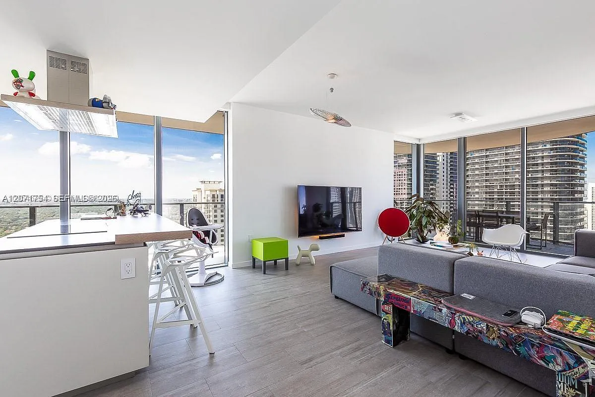 2 bed, 2.5 bath, 1356 sqft, $8,500 — Photo 3