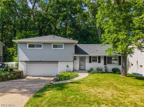 1585 Kingsley Ave, Akron, OH 44313
