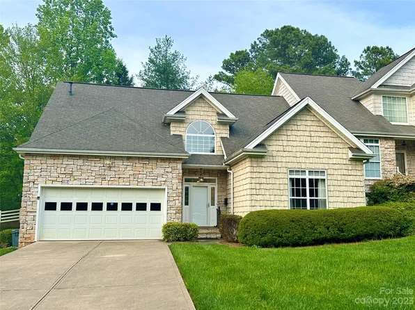 617 4th Ave NE, Hickory, NC 28601