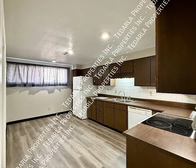 1183 Clinton St #B — Photo 8