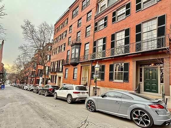 3rd image of 81 Pinckney St