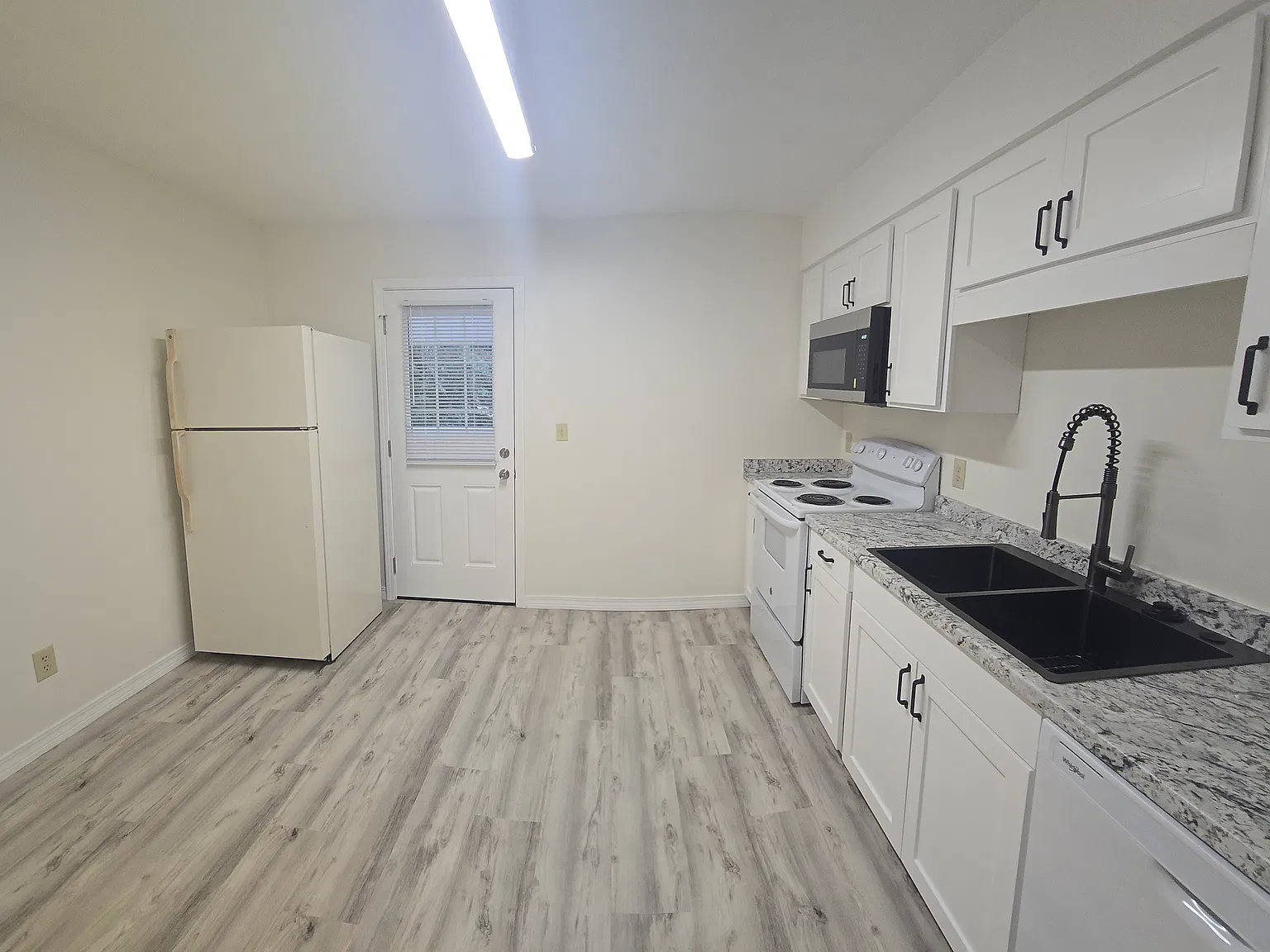 2 bed, 845 sqft, $1,350 — Photo 4