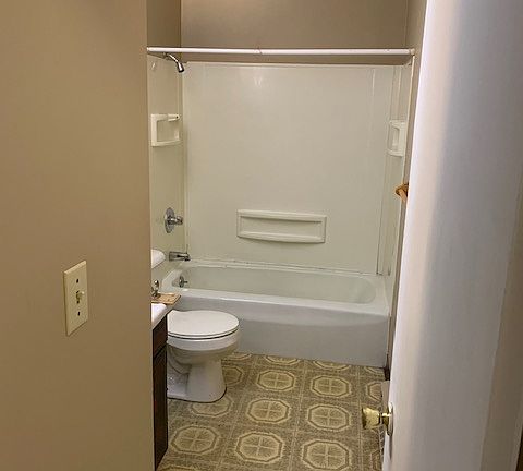 4th image of 920 Jefferson St #16