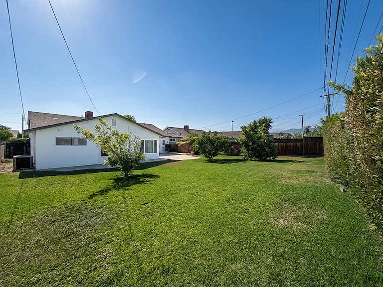 962 N Calmgrove Ave — Photo 76