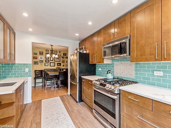 5th image of 961 Yosemite Trl APT B