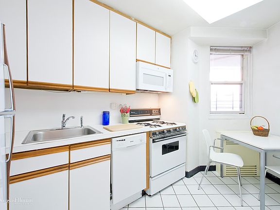 5th image of 5800 Arlington Ave APT 4R