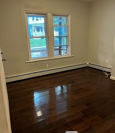 3rd image of 423 Hudson Ave #1