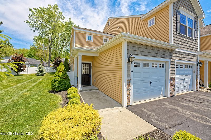 3rd image of 33 Stacey Court