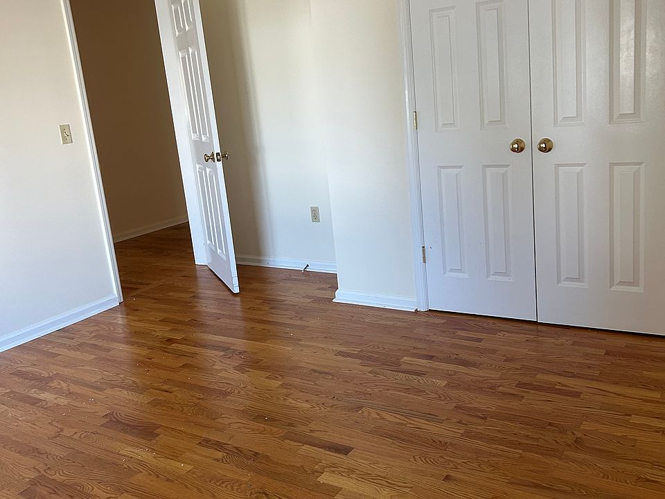 1st image of 620 Gorge Rd APT 302