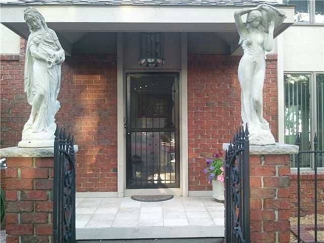 2nd image of 3010 Shoreland Ave
