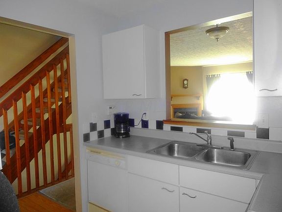 4th image of 217 Macandrews Way