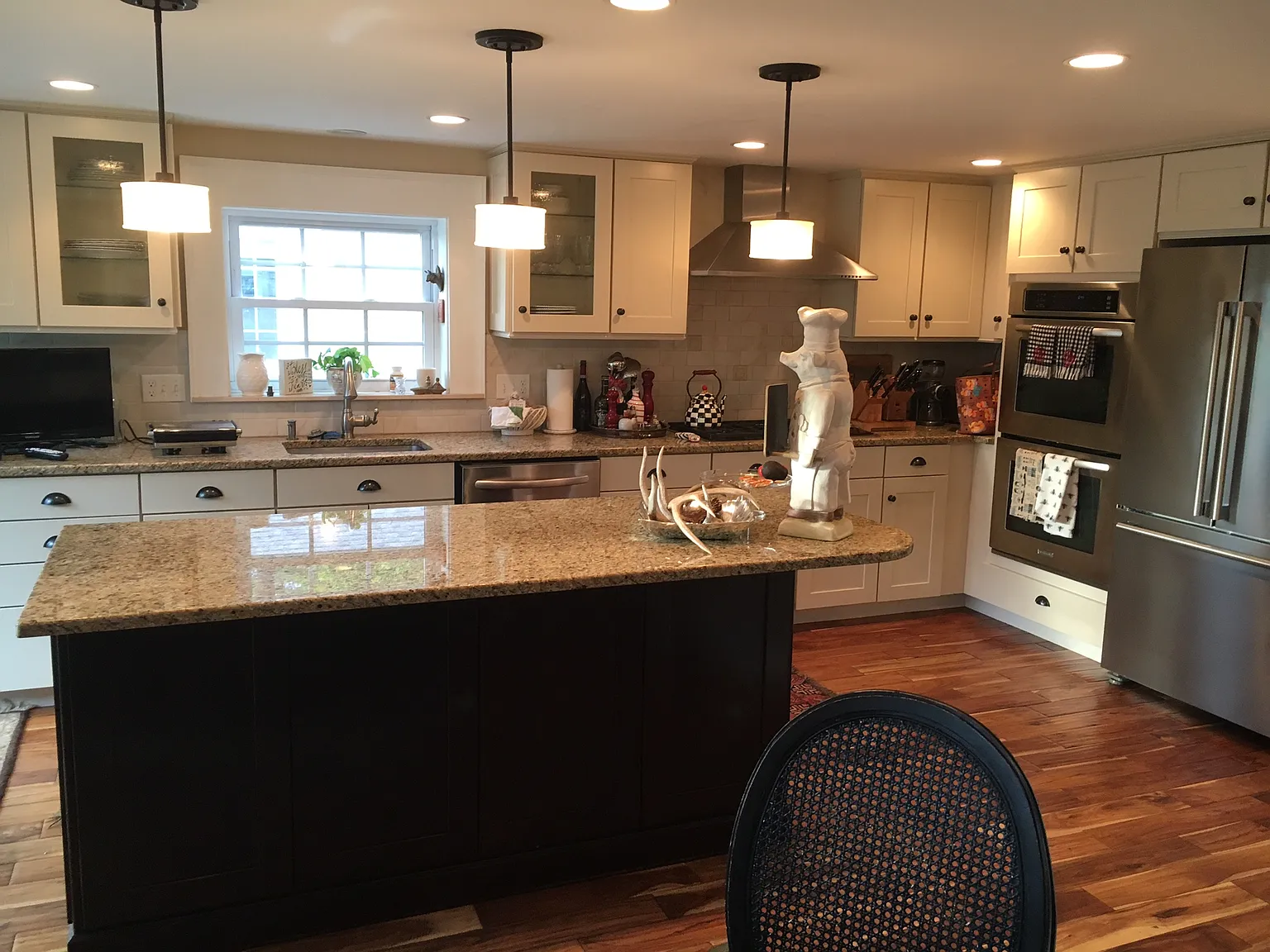 4 bed, 2.5 bath, 2800 sqft, $5,500 — Photo 3