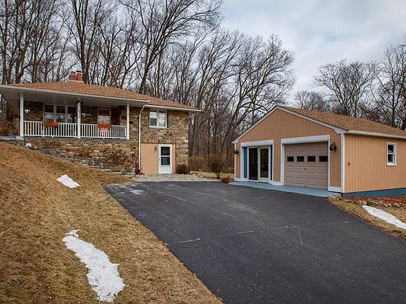 2nd image of 1439 Hayes Dr
